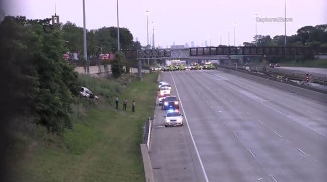 En esta imagen se puede observar dónde quedó el sedán donde viajaba Rosemarie Garza luego de ser golpeado por otro carro que no detuvo su camino tras el impacto. Las autoridades siguen buscando información para capturar al motorista prófugo.