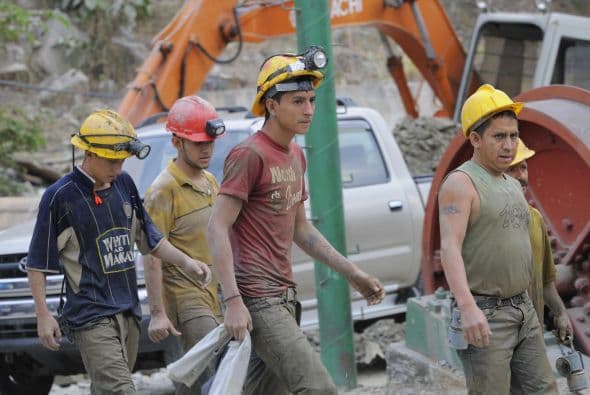 "No, absolutamente no tenemos señales", dijo Espinosa a Efe y remarcó que, de momento, "no se puede verificar nada sobre el estado de los mineros".