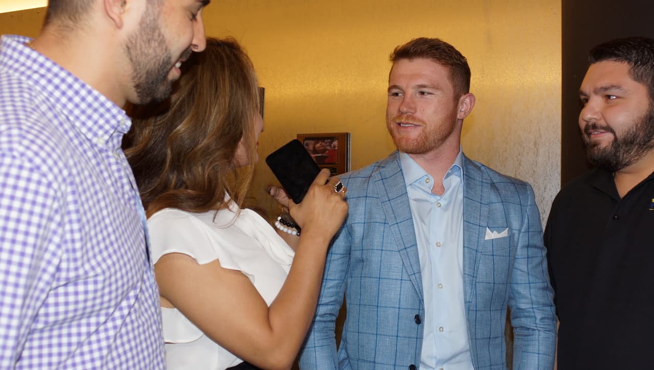 La sonrisa del Canelo lo dice todo.