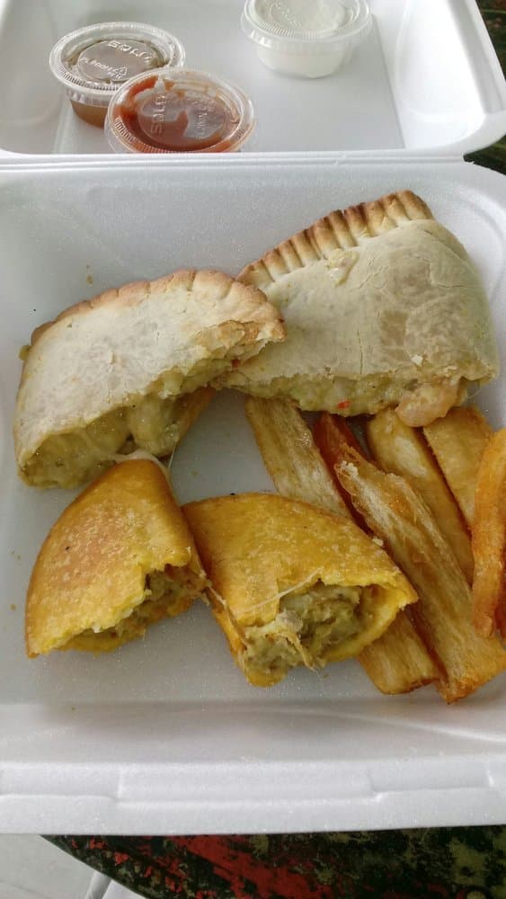 <b>Sarah's Empanadas</b>
<br>Dirección: 5410 Nc Hwy 55 Ste O Durham, NC 27713
<br>Teléfono: (919) 544-2441
<br>
<a href="https://www.yelp.com/map/sarahs-empanadas-durham">Cómo llegar</a>
<br>
<br>Una usuaria de Yelp dijo: “¡Amo este lugar! El servicio es amable y rápido”.