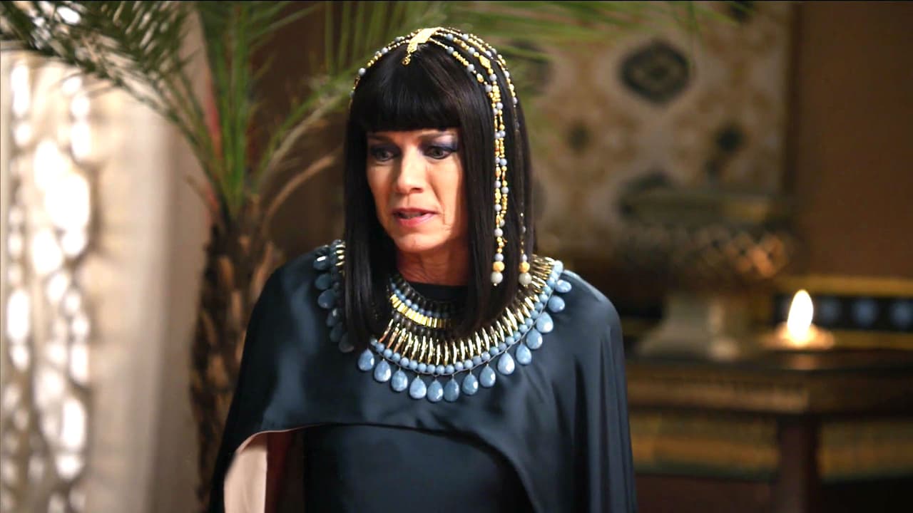 La princesa Henutmire rescató al bebé Moisés en las aguas del río Nilo y decidió llevarlo al palacio y criarlo.