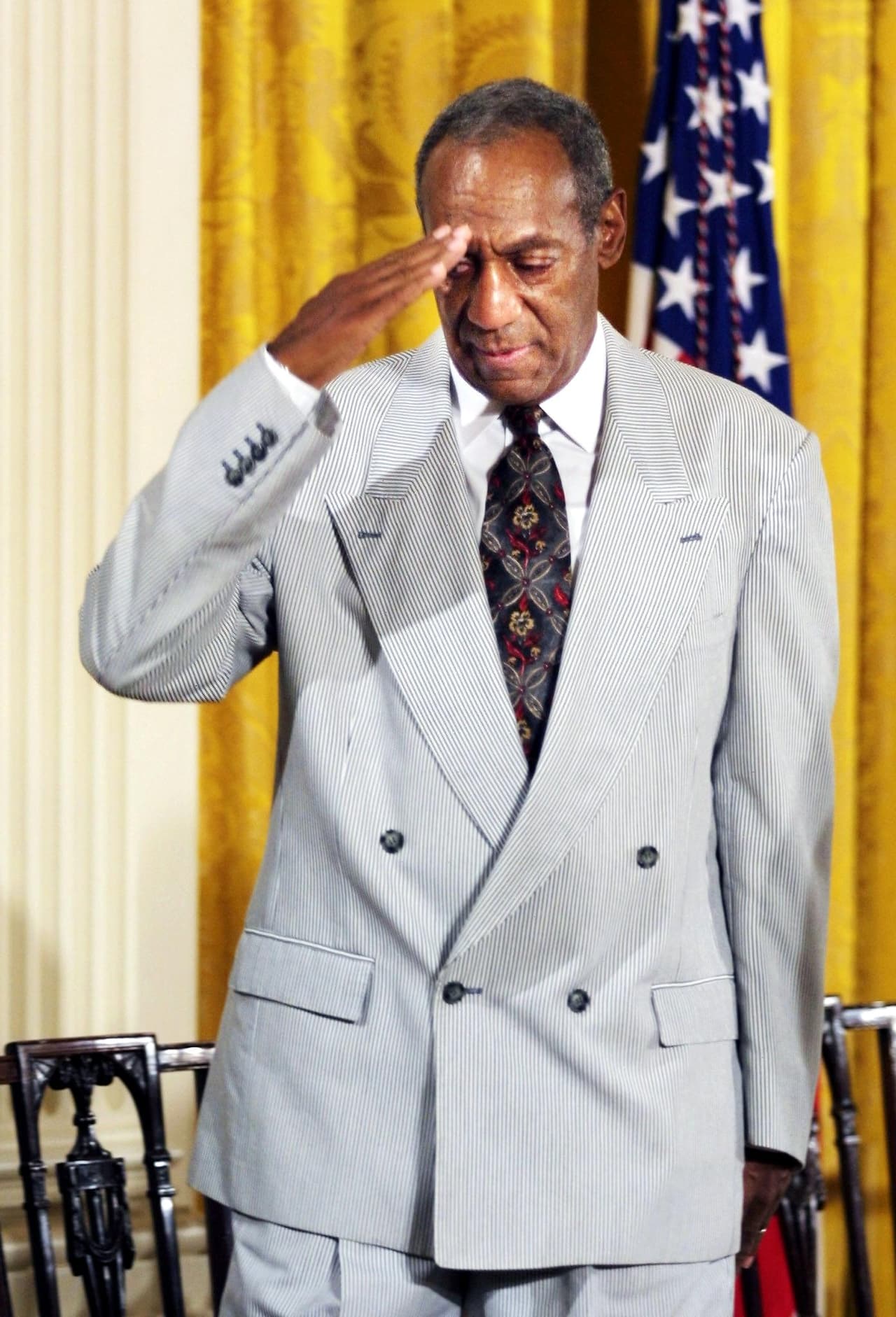 Tras admitir haber usado drogas para mantener relaciones sexuales con una mujer, continúan lloviéndole problemas a Bill Cosby.