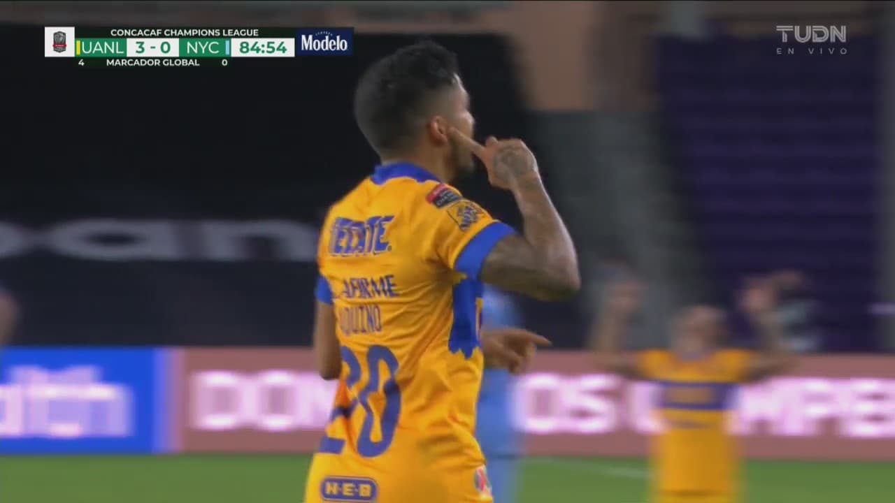 ¡Corona su actuación! Aquino aumenta la ventaja de Tigres 4-0