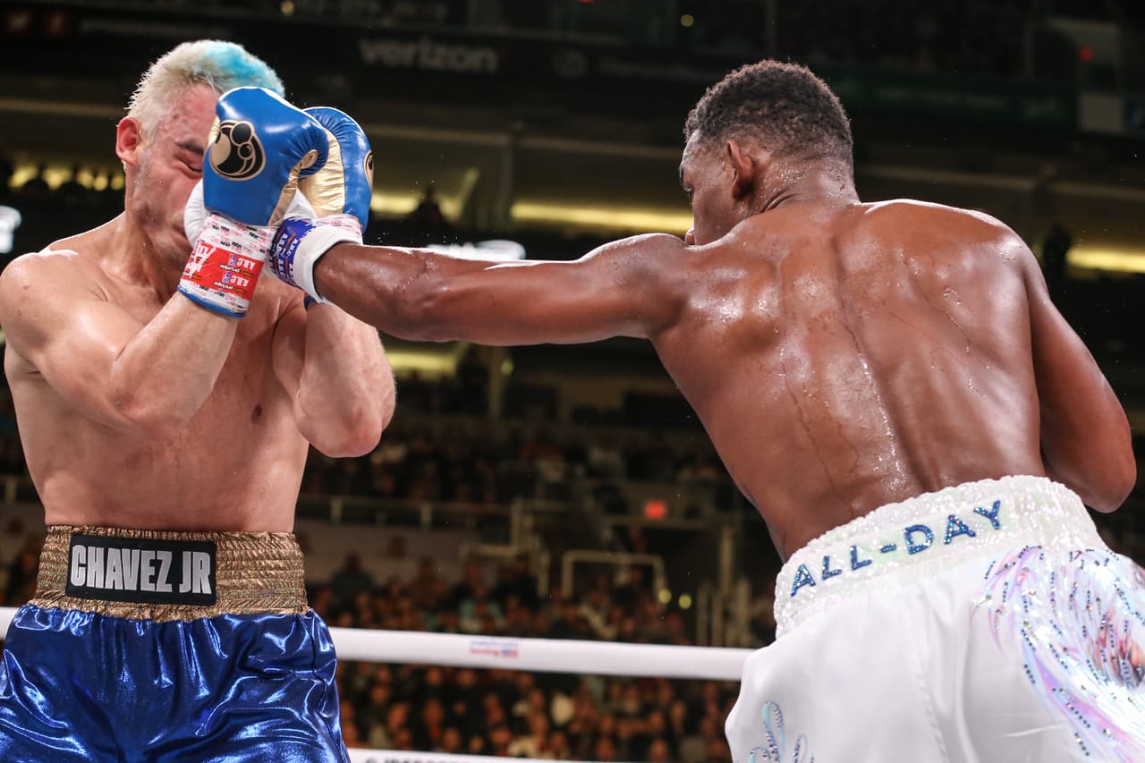 Julio César Chávez Jr cayó ante Daniel Jacobs