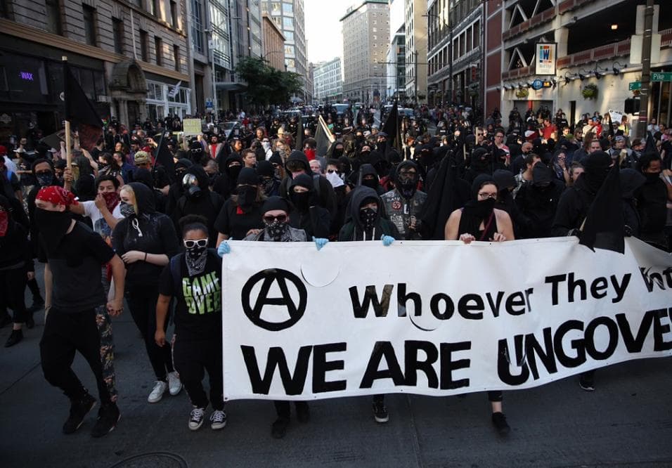 Nueve arrestados y cinco policías heridos en una manifestación del Primero de Mayo en Seattle