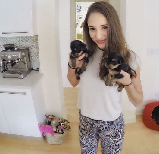 Ella misma ha dicho que si tuviera que trabajar en algo diferente a la música, le gustaría trabajar en una fundación cuidando animales.