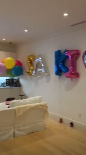 <b><a href="https://www.instagram.com/tommymottola/">Tommy Mottola</a></b> publicó un clip en sus historias de Instagram, donde evidenció 
<b>el prefestejo que tuvo 'Saki'</b>, como le llaman de cariño, en compañía de sus amigas.