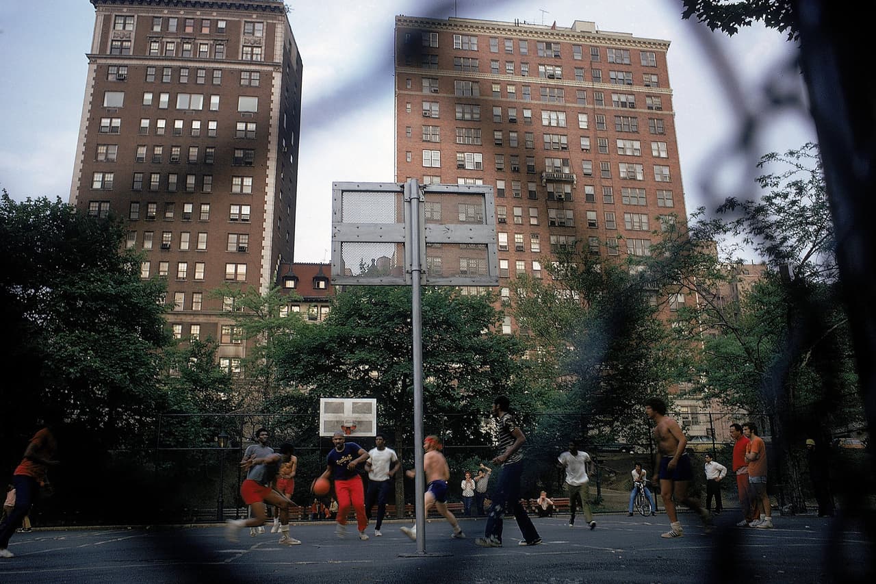 <b>Riesgo alto-moderado: </b>Jugar deportes de contacto como basquetbol y fútbol