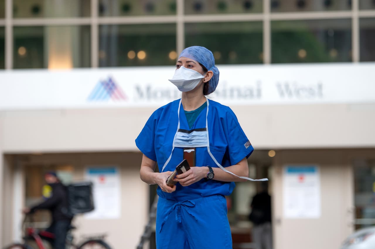 Hospital Mount Sinai exigirá a todos sus trabajadores que se vacunen contra el covid-19