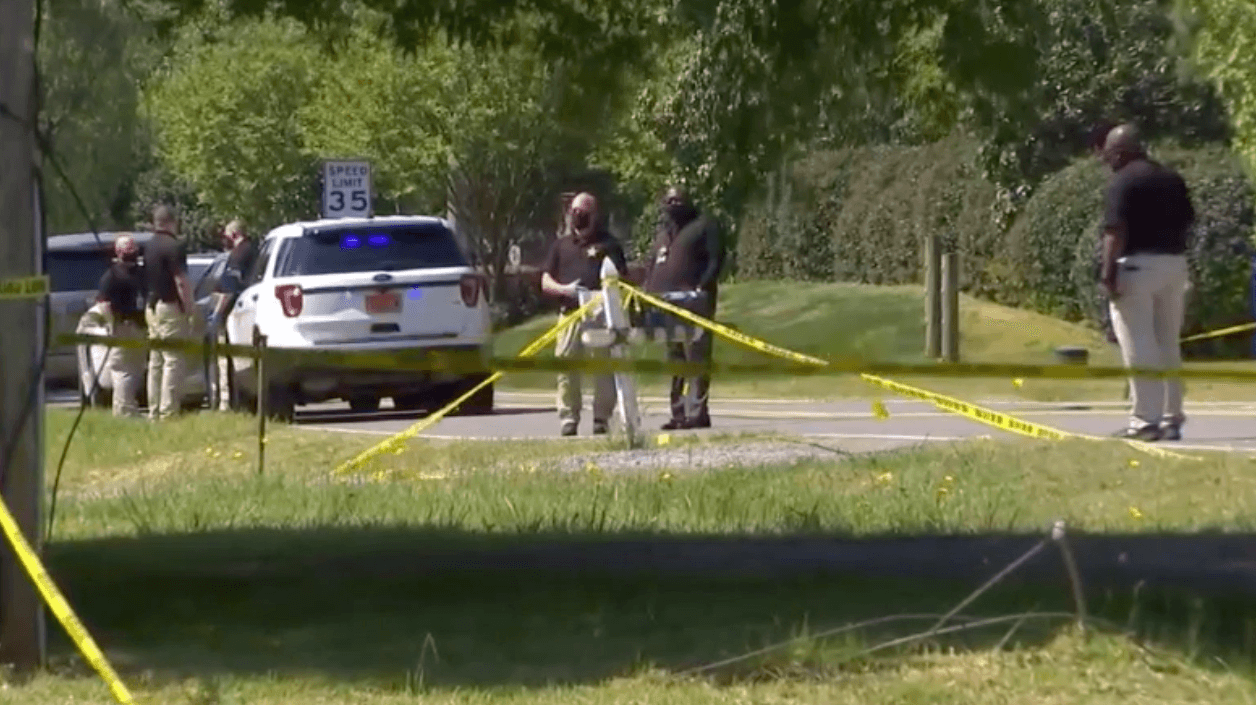 Niña de 4 años resulta herida por una bala que atravesó su casa en Apex
