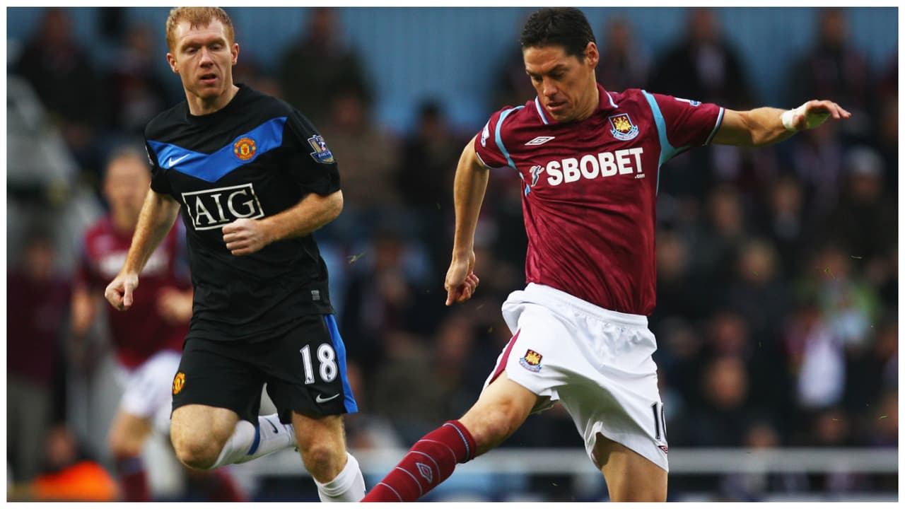 "El Guille" captado jugando contra "El Colorado" Paul Scholes.