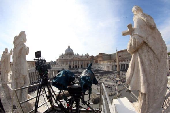 Federico Lombardi, explicó que la Plaza de San Pedro y la Vía de la Conciliazione, la avenida que une Roma con la Ciudad del Vaticano, puede contener hasta 250 mil personas.