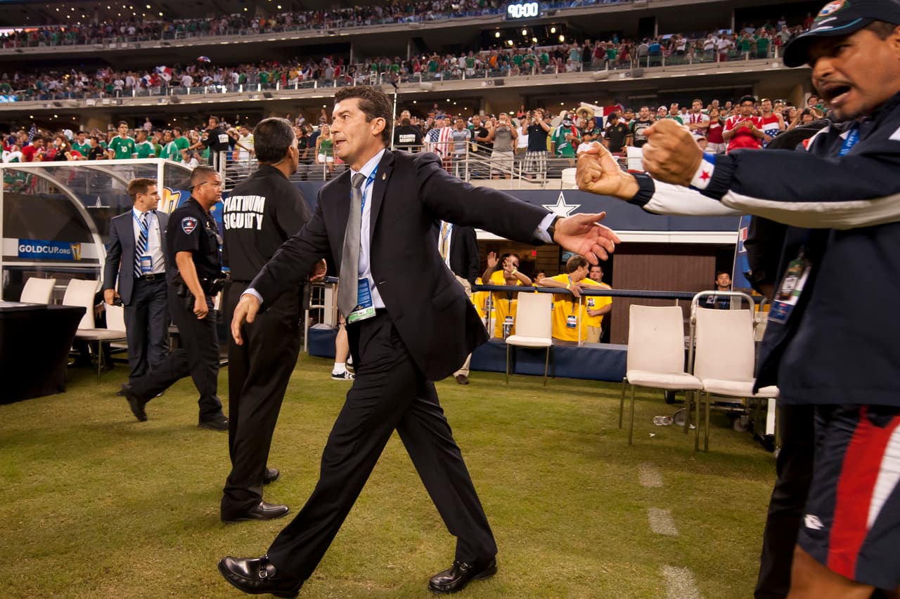 México venía de ser irregular y el ‘Chepo’ de la Torre se tambaleaba en el banquillo.