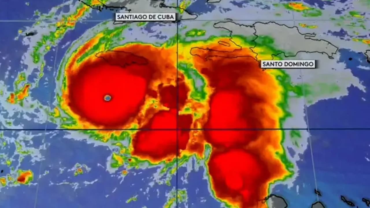 Jamaica y Cuba se preparan para recibir el poderoso golpe del huracán Melissa
