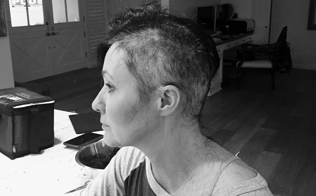 Compartió en redes cómo decidió raparse la cabellera cuando comenzó su tratamiento.