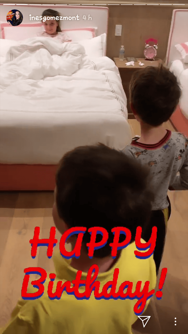 En esta serie de imágenes, la propia Inés hace enfásis en una tradición familiar para el cumpleañero: llevarle serenata tocando sartenes y cucharas dentro de su habitación, y esta ocasión no sería la excepción.