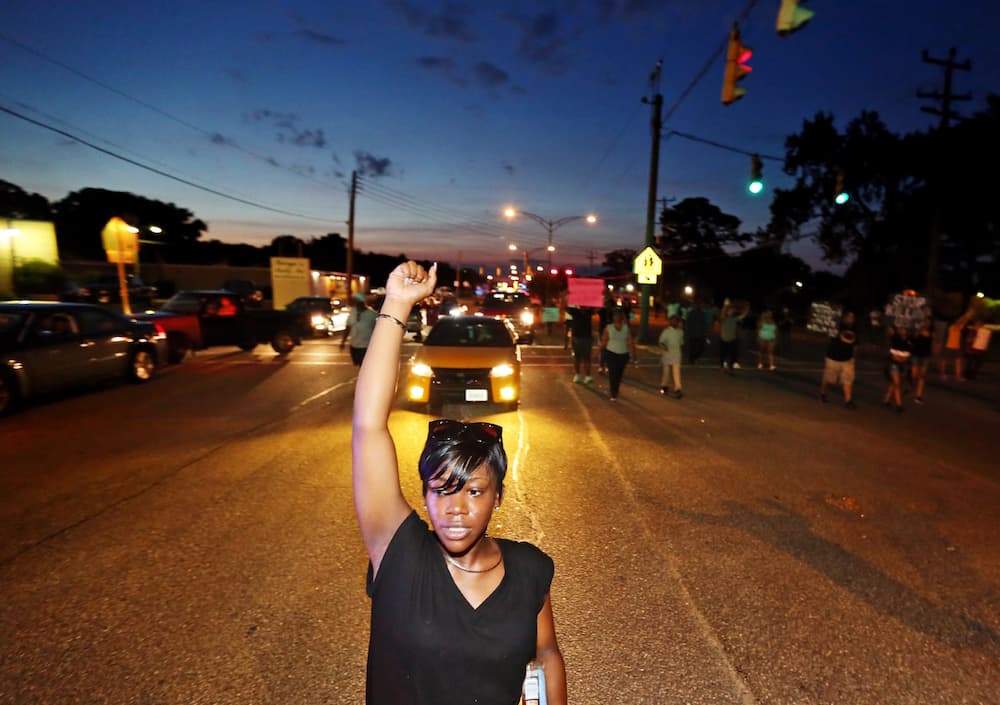 Quinta noche de protestas en varias ciudades de EEUU por la muerte de afroamericanos