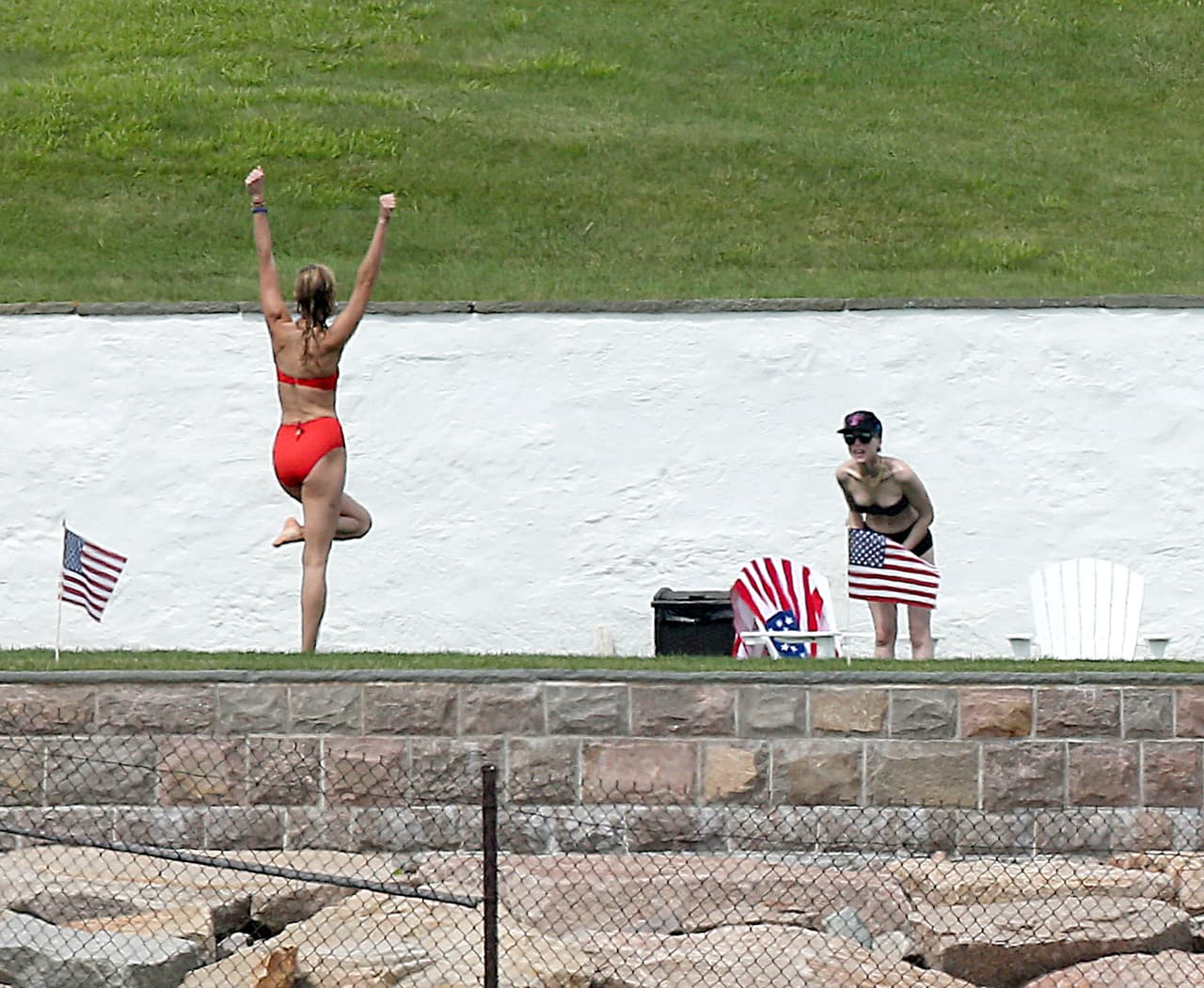 Más tarde posó así para la cámara.