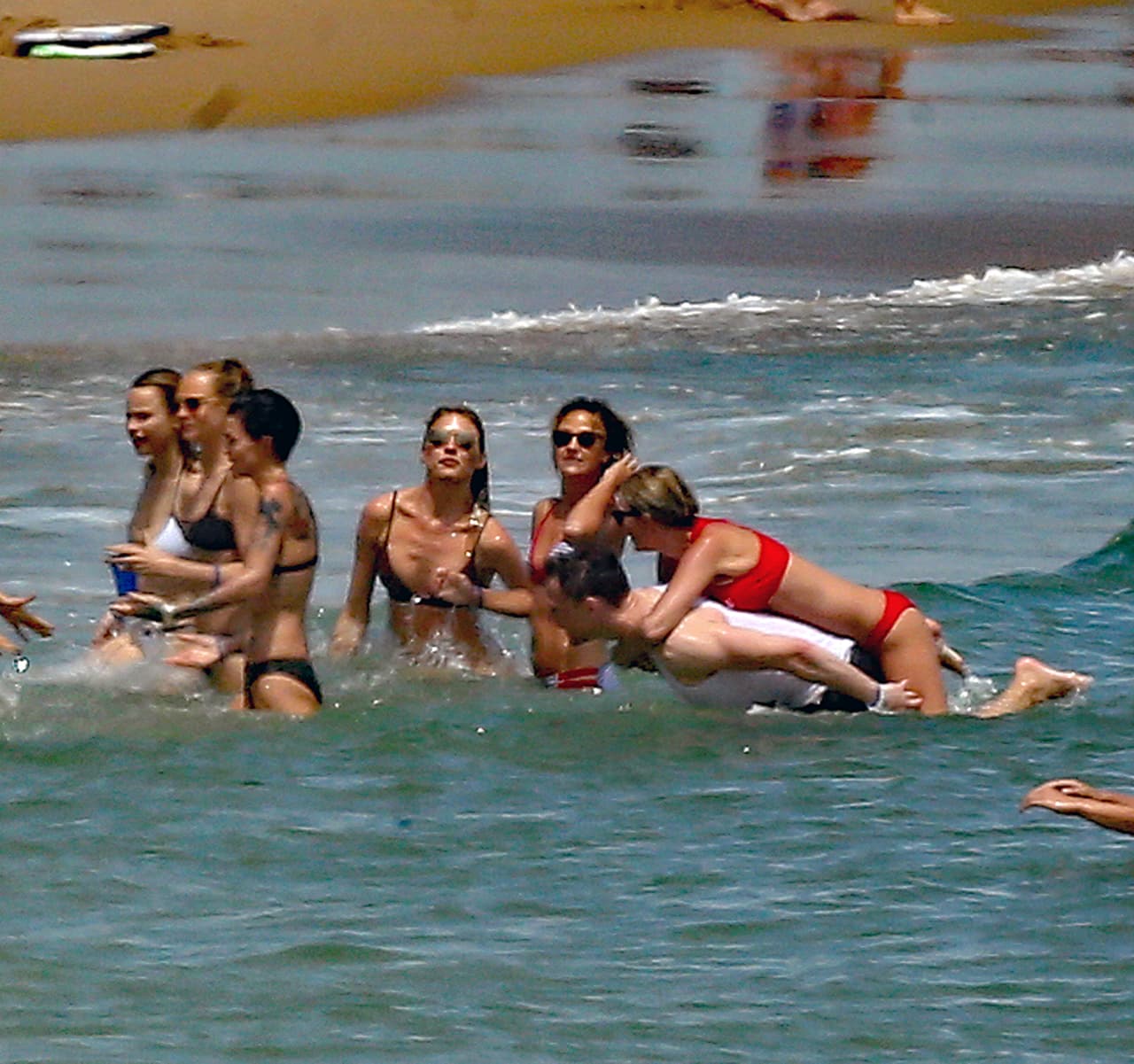 La parejita se puso muy juguetona.