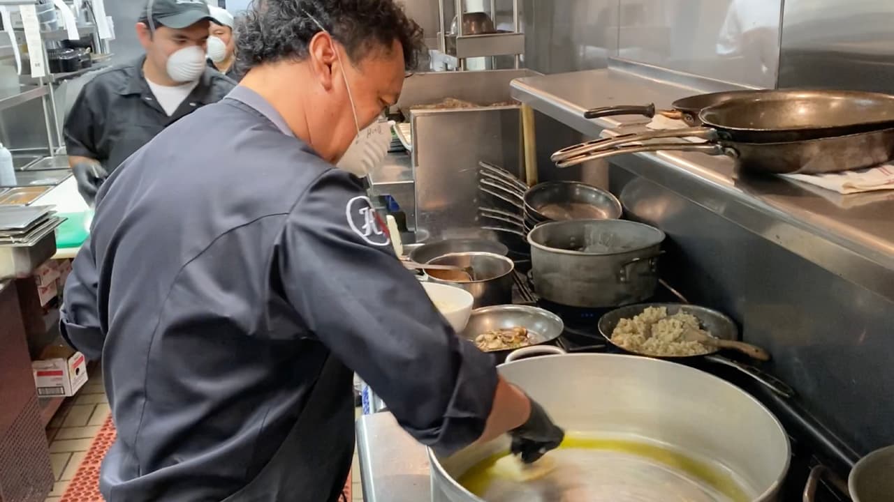 ExxonMobil dona 100,000 dólares a restaurantes de Houston para comprarle comida a trabajadores esenciales