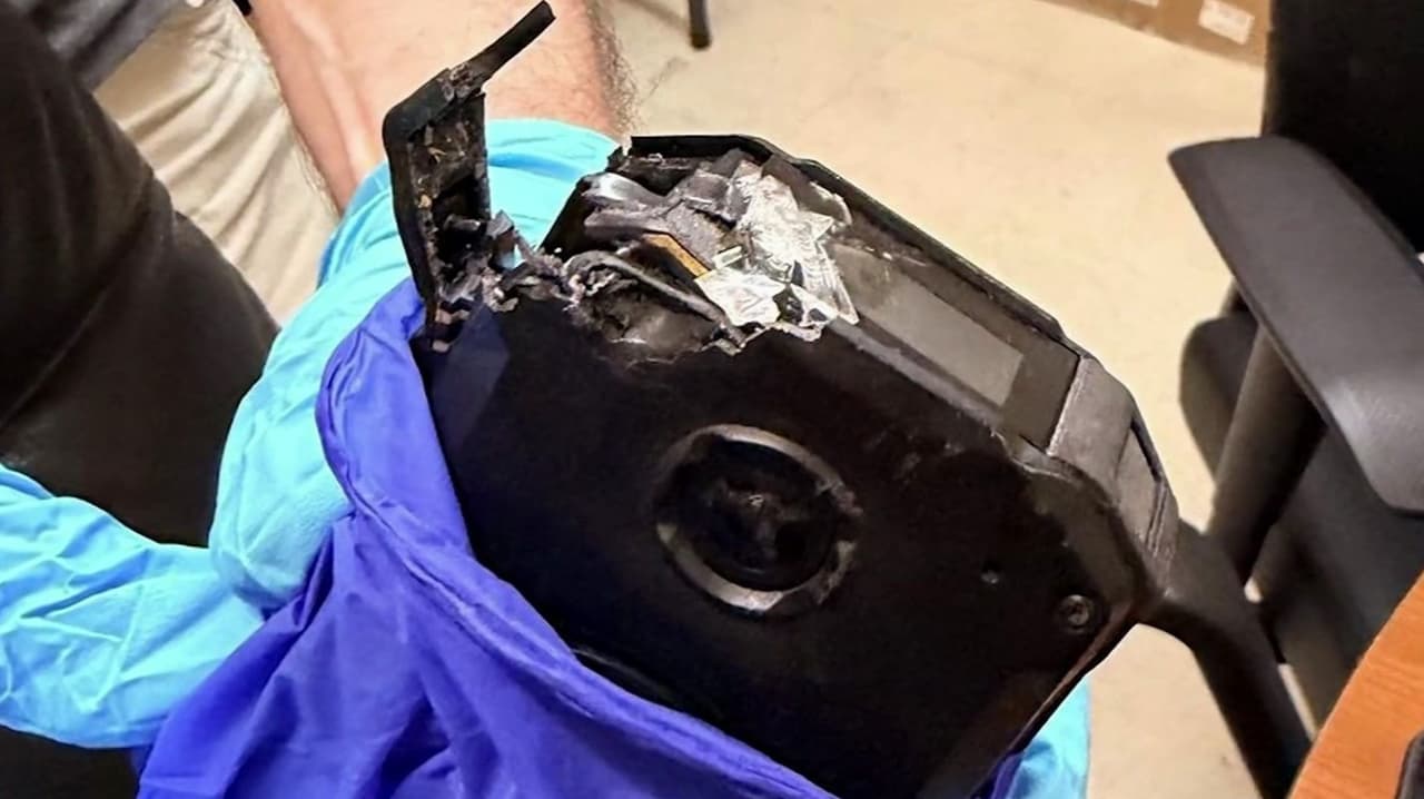 De milagro: Cámara corporal salva la vida de policía luego de que un hombre armado disparó en Florida