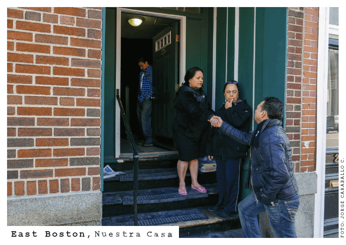 Martha y Ruth viven en el mismo edificio en East Boston, en apartamentos distintos. Recibieron una carta de desalojo, pero gracias a abogados de Harvard han podido seguir viviendo en su apartamento.
