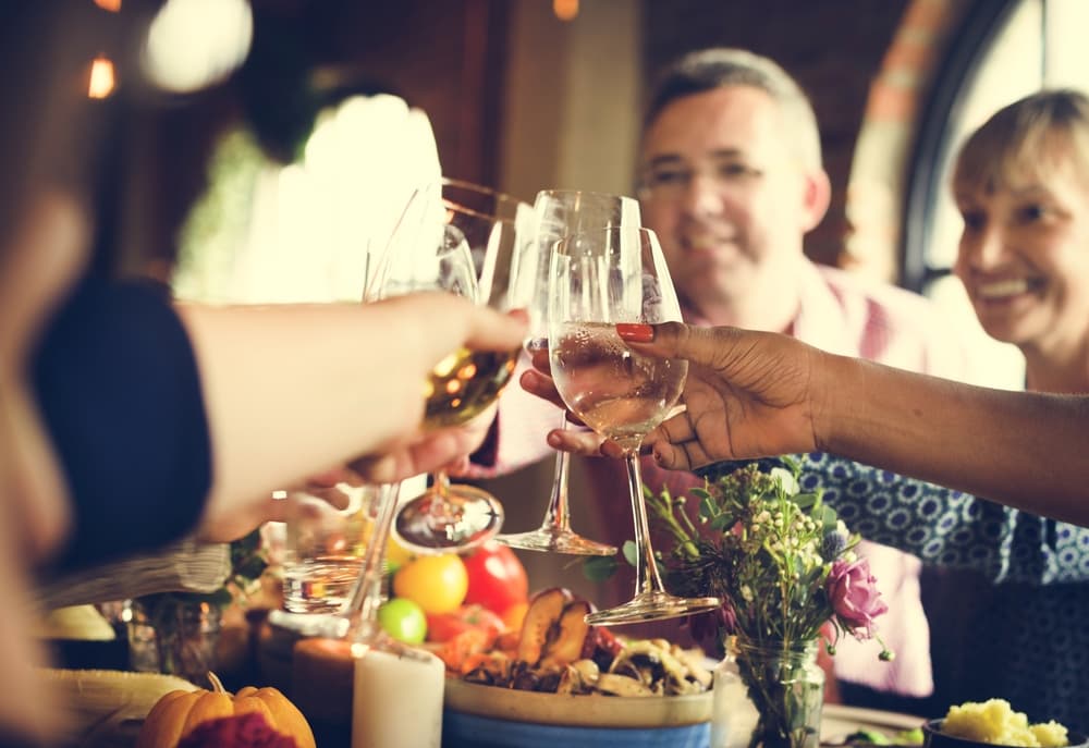 <b>LEO</b>
<br>El alma de la fiesta, el que procure que todos estén de buen humor y con un 'drink' en la mano. Hasta te avientas un discurso o brindis que le sacará la lagrimita a más de uno.