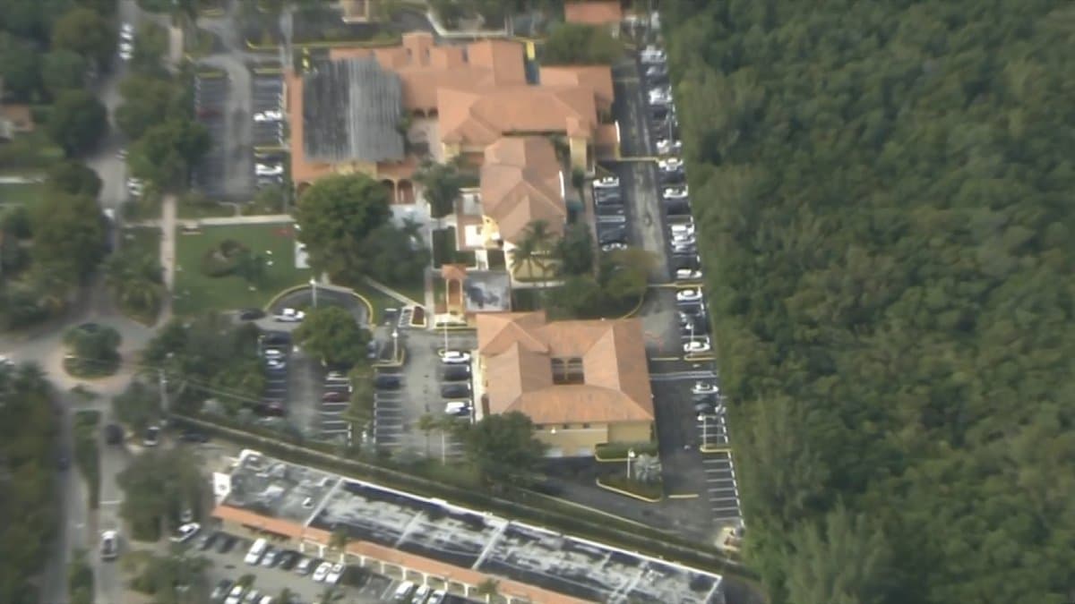 Escuelas de Key Biscayne en alerta mientras la Policía busca a un sospechoso que habría irrumpido en una residencia cercana