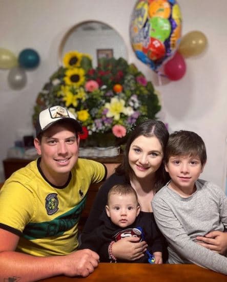 No obstante, se alejó de las cámaras y reflectores para dedicarse de tiempo completo a ser madre de familia. Está casada con un hombre que no está en el medio y tienen dos hijos.