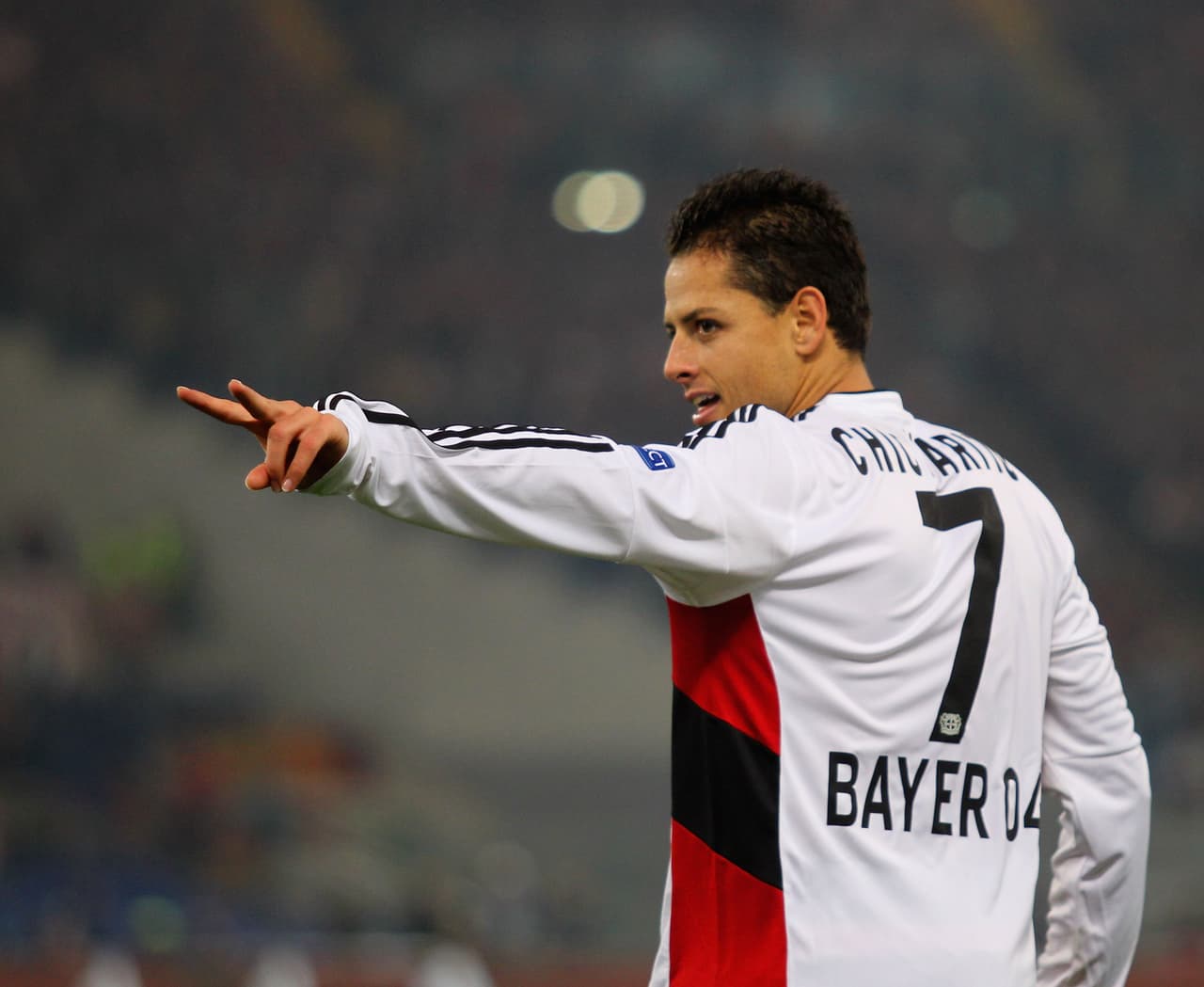 Chelsea también quiere a 'Chicharito' Hernández