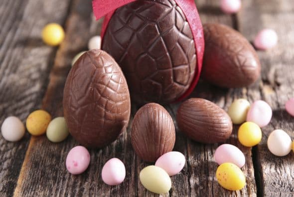 Descubre algunos trucos para comer huevos de chocolate, sin lamentarte después.