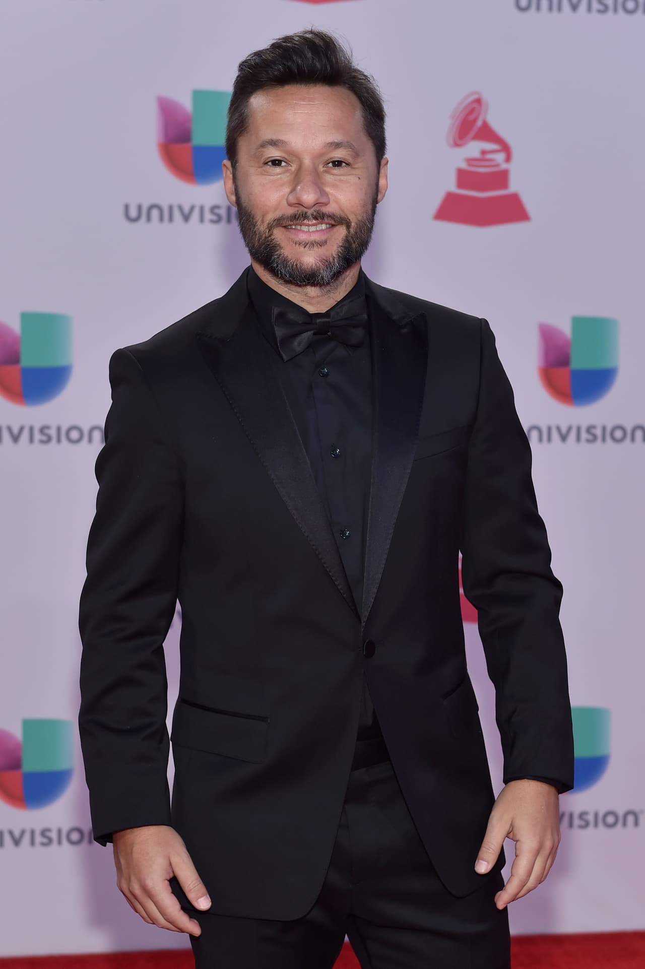 Sus inicios se vieron como actor en programas de televisión desde 1989, pero desde siempre se inclinó más por la música. Aunque aún en la actualidad busca ser parte de proyectos cinematográficos.