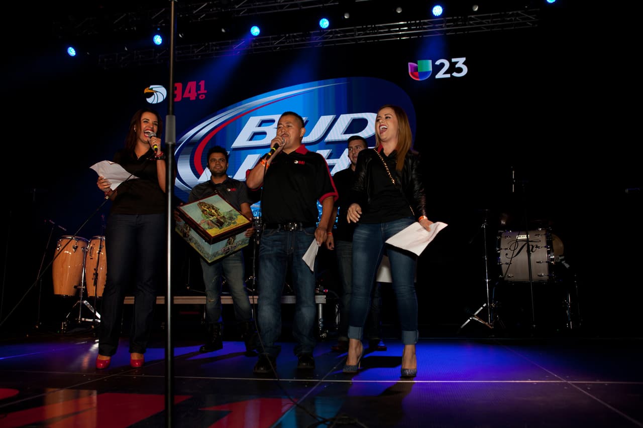 Con la 'Bandononona Clave Nueva' y 'La Séptima Banda' en -The Bomb Factory-