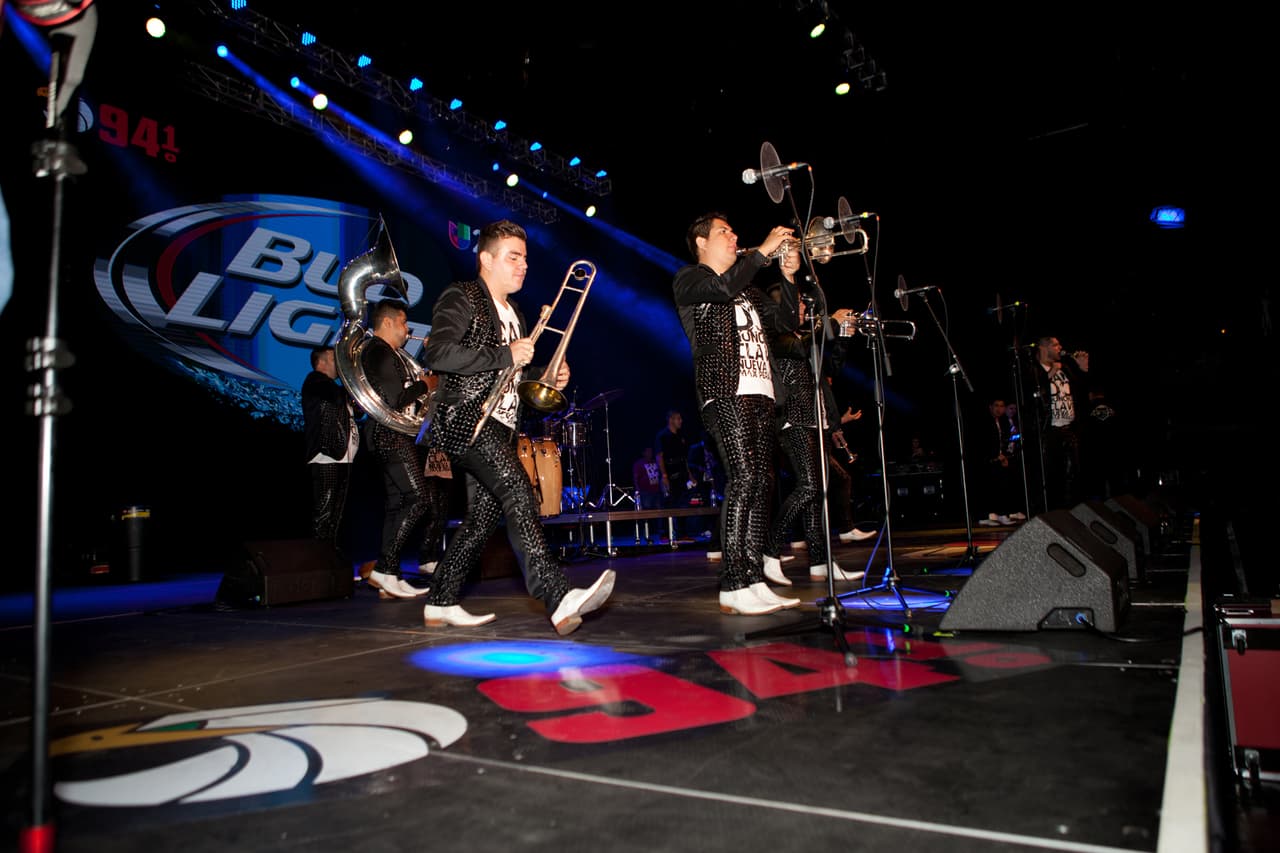 Con la 'Bandononona Clave Nueva' y 'La Séptima Banda' en -The Bomb Factory-