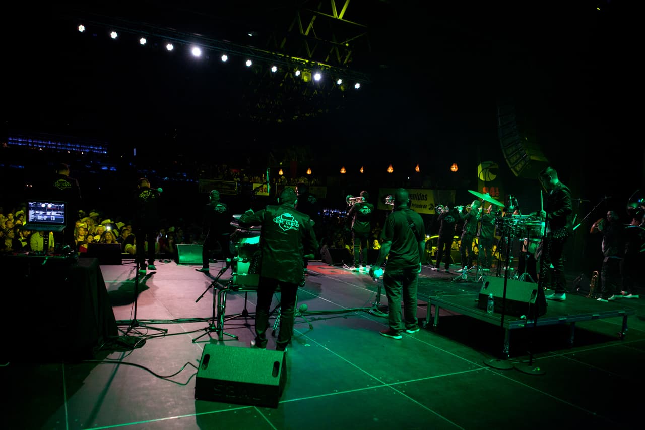 Con la 'Bandononona Clave Nueva' y 'La Séptima Banda' en -The Bomb Factory-