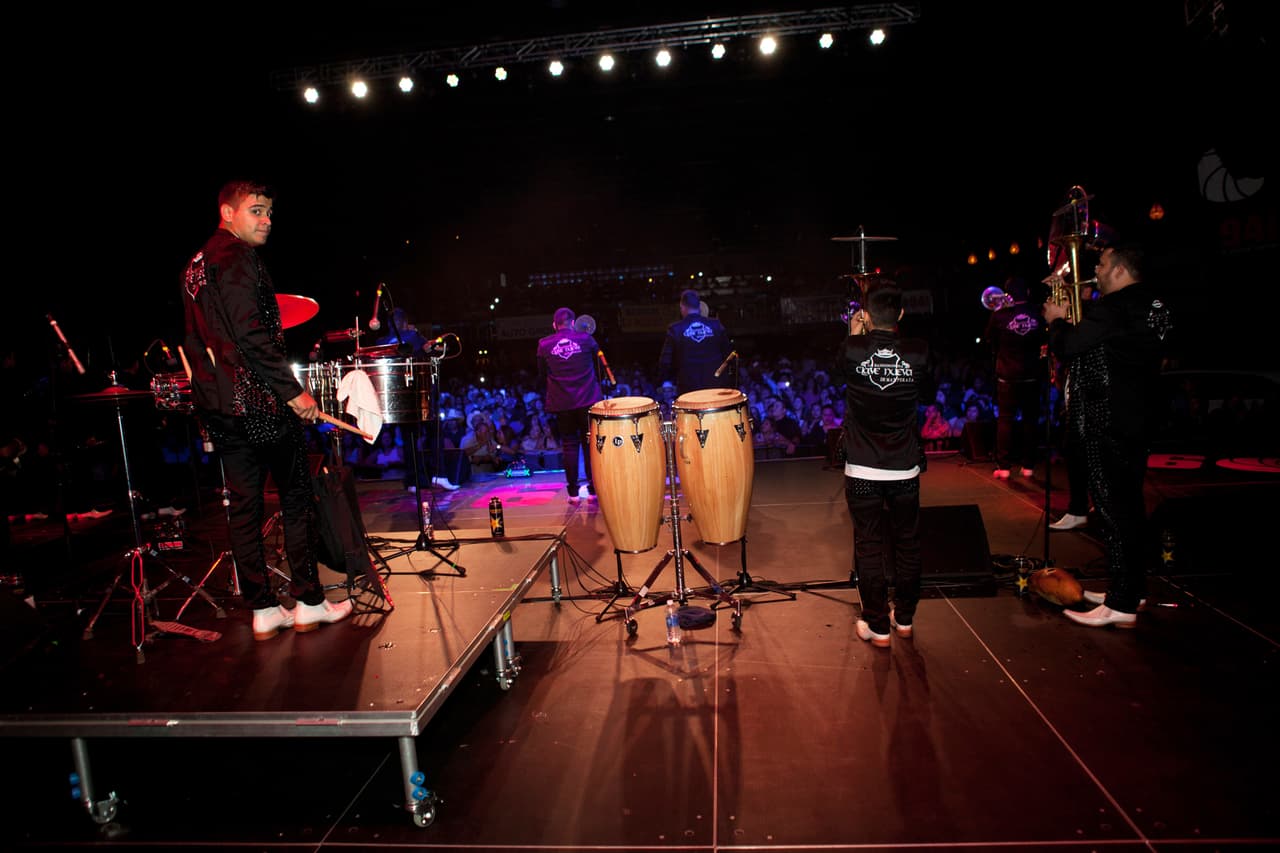 Con la 'Bandononona Clave Nueva' y 'La Séptima Banda' en -The Bomb Factory-