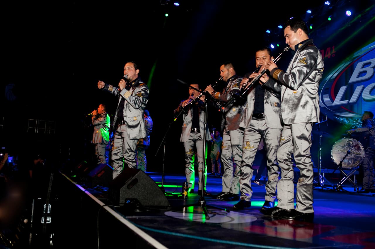 Con la 'Bandononona Clave Nueva' y 'La Séptima Banda' en -The Bomb Factory-