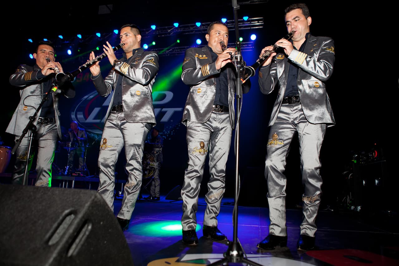 Con la 'Bandononona Clave Nueva' y 'La Séptima Banda' en -The Bomb Factory-