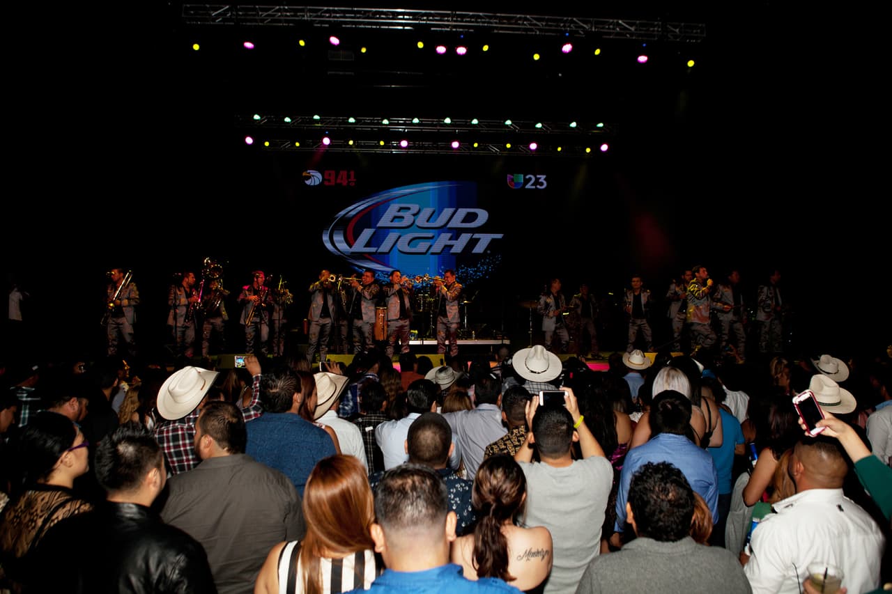 Con la 'Bandononona Clave Nueva' y 'La Séptima Banda' en -The Bomb Factory-