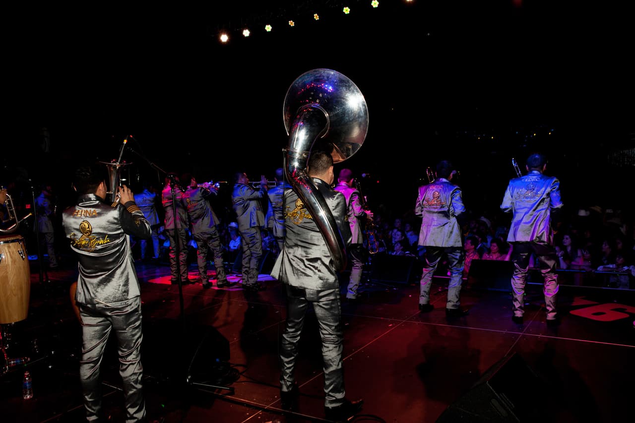 Con la 'Bandononona Clave Nueva' y 'La Séptima Banda' en -The Bomb Factory-