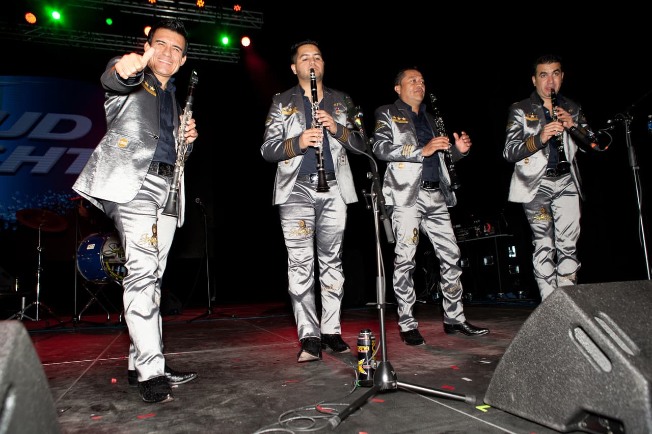 Con la 'Bandononona Clave Nueva' y 'La Séptima Banda' en -The Bomb Factory-