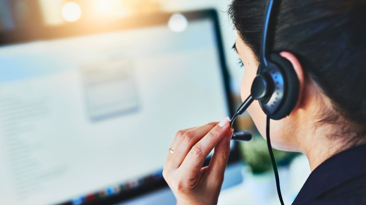 <h3 class="cms-H3-H3">Recursos útiles</h3>
<br>
<b>USCIS Change of Address (E-COA):</b> 
<a href="https://www.uscis.gov/addresschange" target="_blank">uscis.gov/addresschange</a>
<br>
<b>Formulario AR-11:</b> 
<a href="https://www.uscis.gov/ar-11" target="_blank">uscis.gov/ar-11</a>
<br>
<b>EOIR-33 en línea: </b>
<a href="https://portal.eoir.justice.gov/Disclaimer" target="_blank">portal.eoir.justice.gov</a>
<br>
<b>ICE Change of Address: </b>
<a href="https://www.ice.gov/addresschange" target="_blank">ice.gov/addresschange</a>
<br>
<b>USCIS Contact Center</b>: 800-375-5283
<br>
<b>Línea de EOIR:</b> 800-898-7180