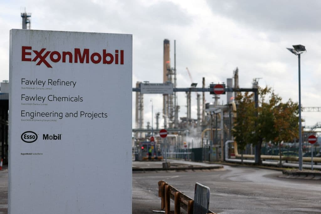 El pasado abril, por su parte, trascendió que la empresa Exxon Mobil está considerando retirarse por completo de Rusia antes del 24 de junio, luego de la decisión anterior de la petrolera estadounidense de abandonar todas las operaciones en el país. En marzo, la empresa retiró a los empleados que son ciudadanos estadounidenses después de que Moscú lanzó lo que llama su operación militar especial en Ucrania.