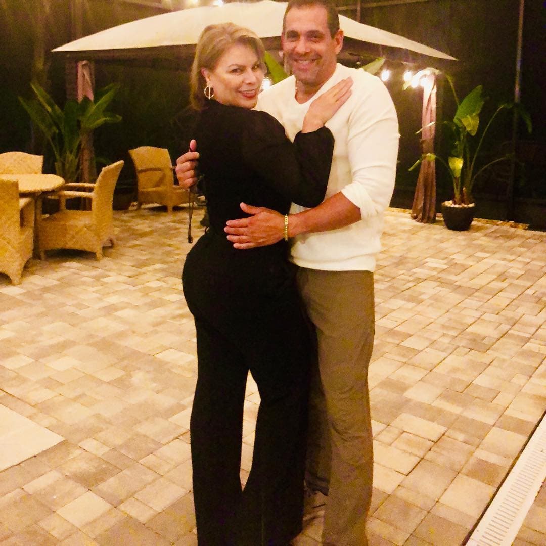 “El personaje principal de nuestra relación es papá Dios, porque si Él no estuviera en mi hogar, nada se habría logrado. Él es quien nos ha hecho más fuertes y nos ha bendecido con una familia maravillosa”, aseguró.