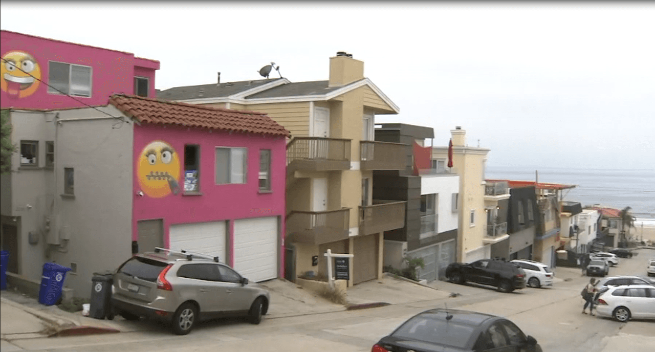 La propiedad resalta sobre sus millonarias propiedades vecinas, en la calle 39 cerca de la avenida Highland, en el área El Toro en la ciudad de Manhattan Beach.
<br>