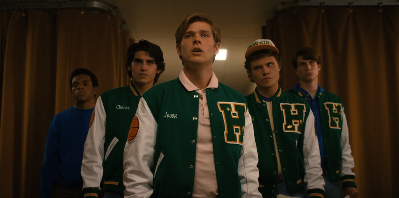 Mason Dye como Jason Carver