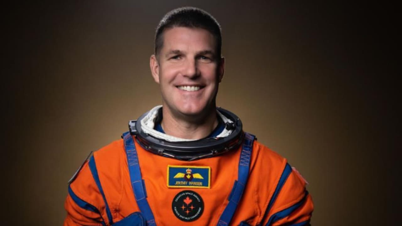 Imagen oficial de Jeremy Hansen, astronauta de la Agencia Espacial Canadiense, quien hará historia como el primer canadiense en participar en una misión alrededor de la Luna.