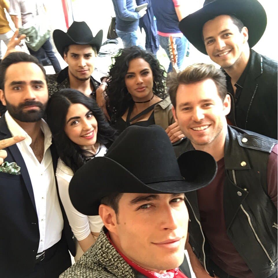 Dentro de la producción ganó grandes amigos como 
<b>Ariadne Díaz</b> y 
<b>David Zepeda</b>.