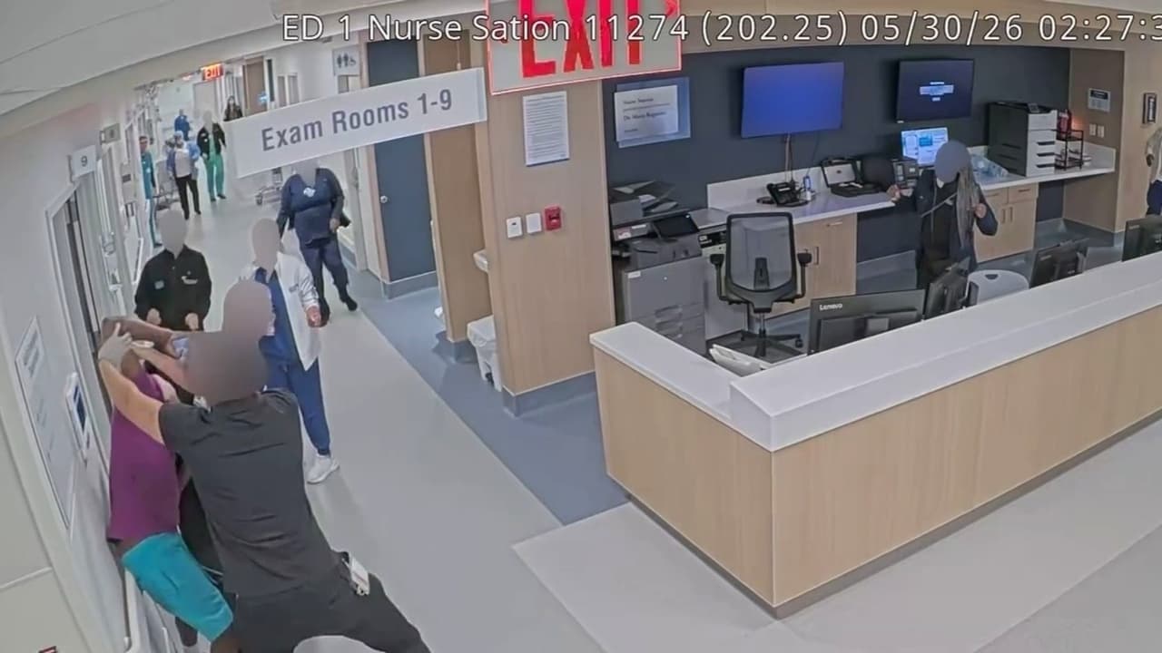 Video muestra el momento en que un paciente ataca al personal médico en el Hospital Jackson Memorial