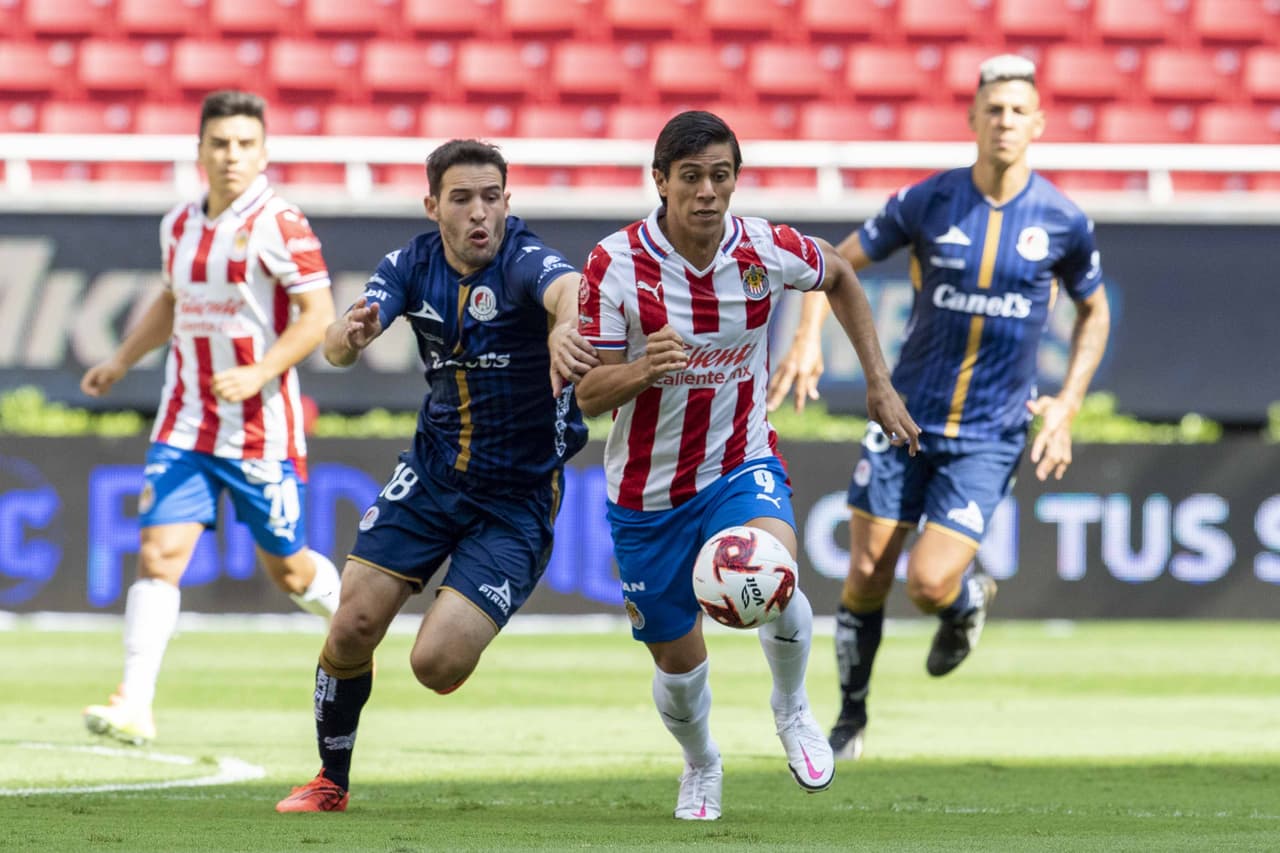 Chivas venció a San Luis 2-1.